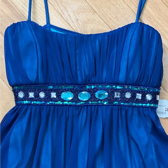 New Party Dress with tie back ribbon with fancy accents on waist size medium - Picture 2 of 8